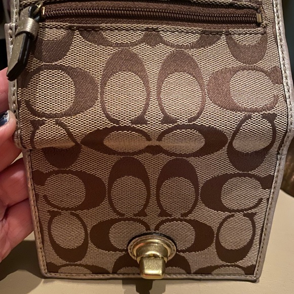 Coach Signature Wallet - Picture 7 of 9